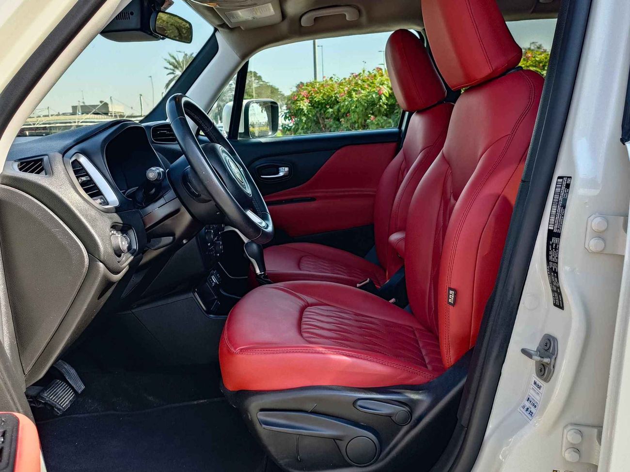 Used Jeep Renegade LATITUDE // LEATHER SEATS WITH LOW MILEAGE (LOT