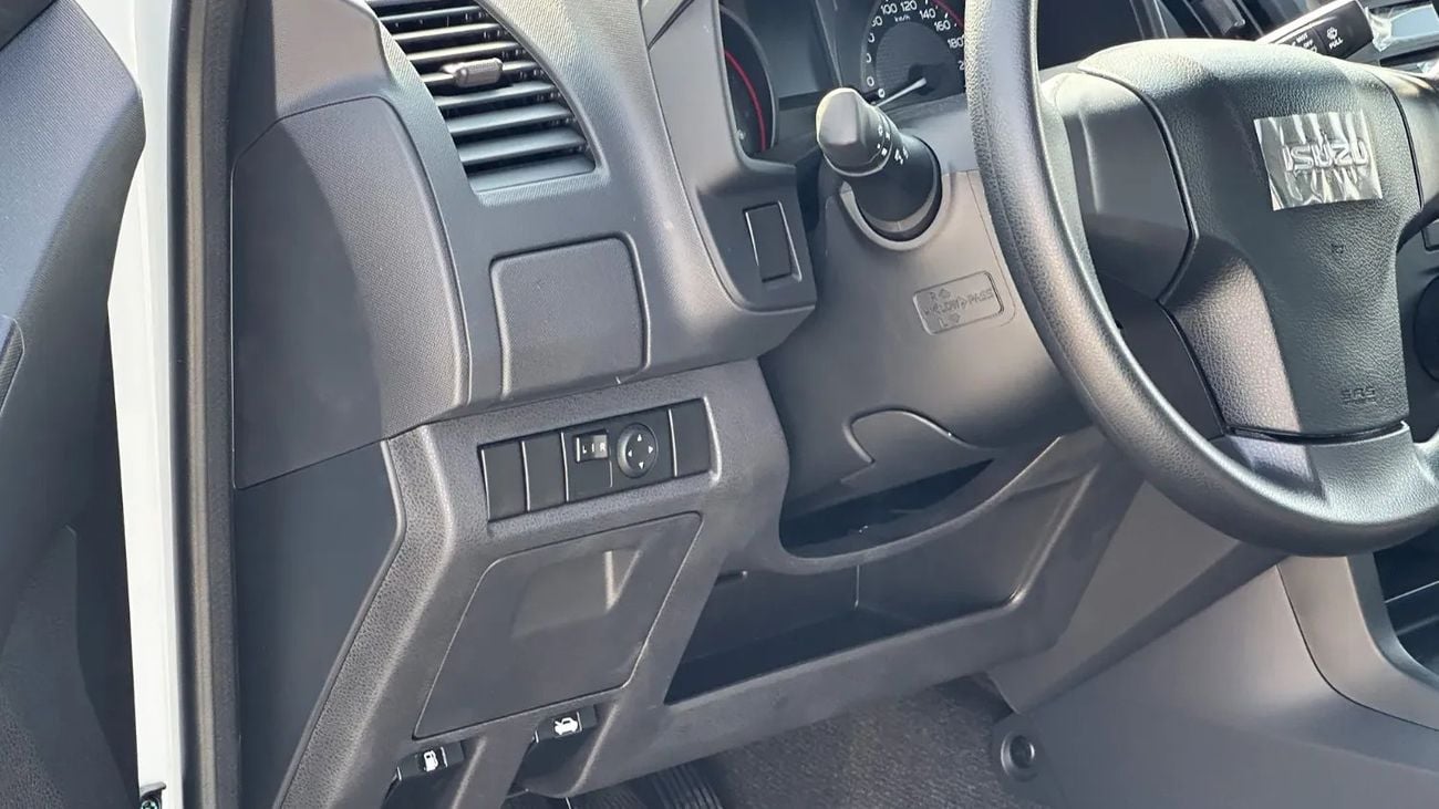 إيسوزو D ماكس ISUZU/D-MAX/2.5L Diesel Double Cabin 4X4 PWR, Alloy Wheel, MT, Mid