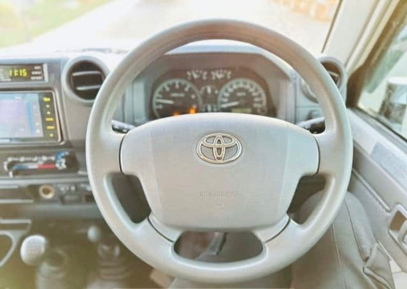 تويوتا لاند كروزر بيك آب 2013 RHD Diesel Full Option Top of the range Very clean and perfect condition