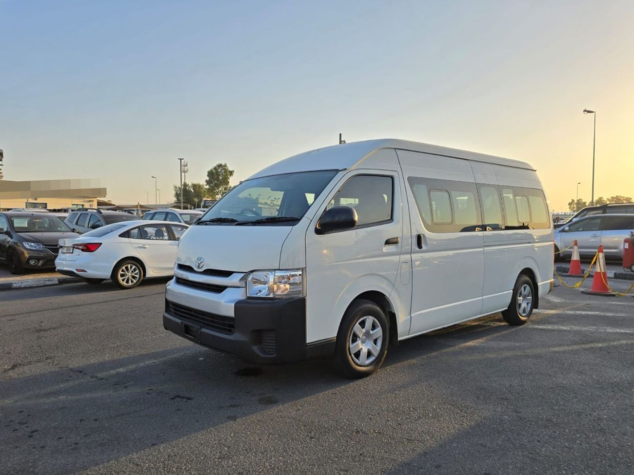 تويوتا هاياس TOYOTA HIACE COMMUTER VAN RHD 2018 MODEL 3.0 L DIESEL AUTOMATIC(PM22105)