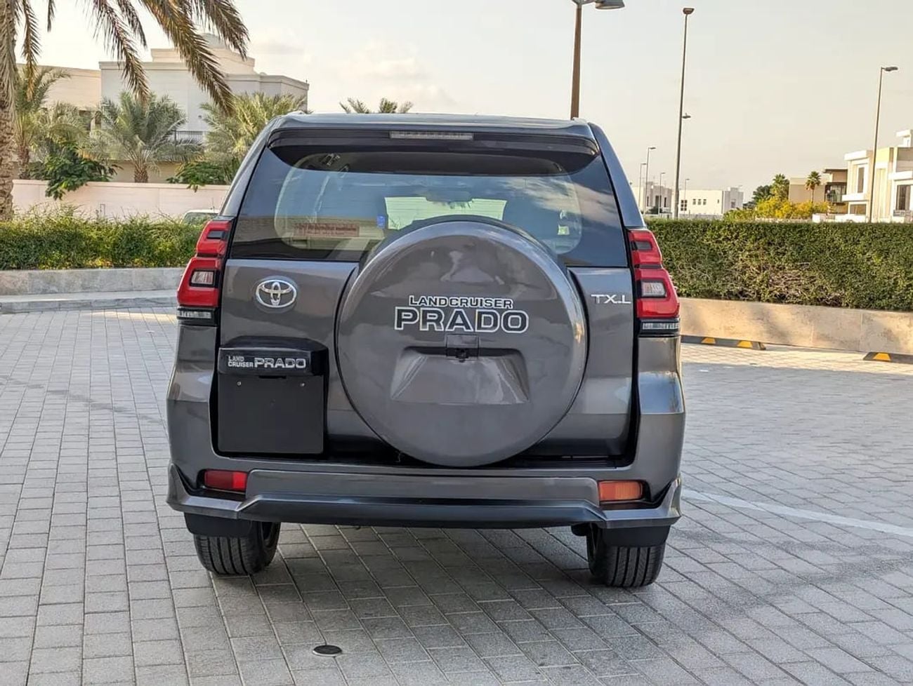Toyota Prado TX-L FACELIFTED WITH INTERIOR AND EXTERIOR V4 2.7L GCC IN EXCELLENT CONDITION