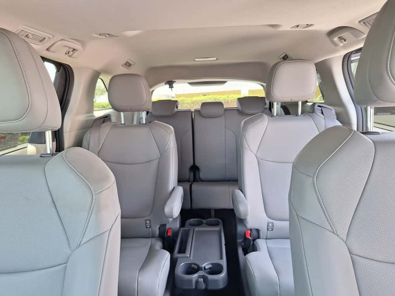 Toyota Granvia TOYOTA GRANVIA 2.5L HYBRID 7 SEATER