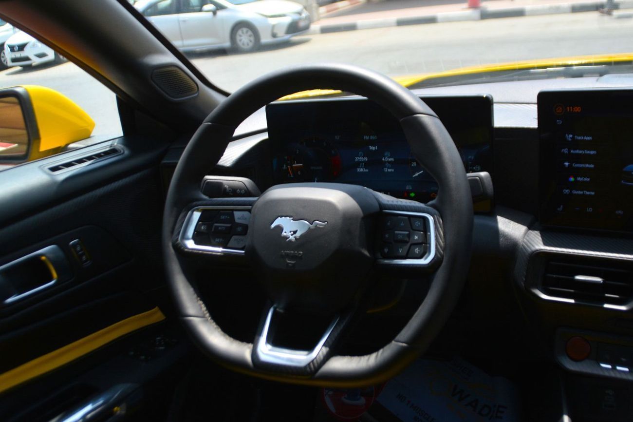 Ford Mustang EcoBoost 2.3L Coupe A/T BEAUTIFUL YELLOW MUSTANG