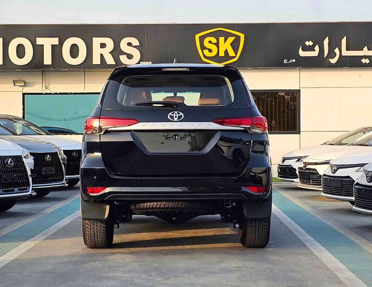 تويوتا فورتونر 2.4L V4 DIESEL / MANUAL A.C / DIFF LOCK / OVER FENDER / FOG LAMPS / CHROME HANDLE /CODE#FD24B