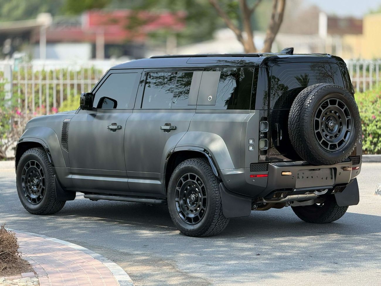 لاند روفر ديفندر 110 P635 OCTA V8