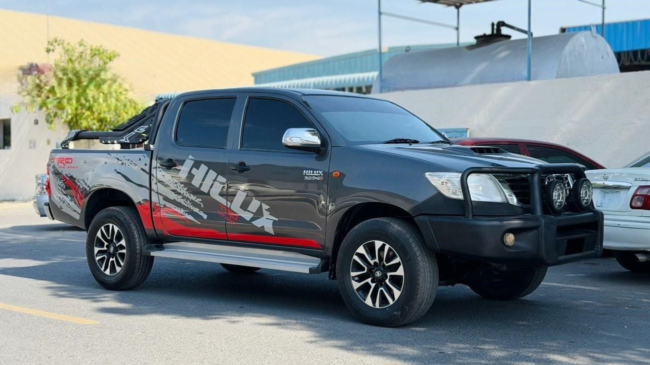 Toyota Hilux BULL BAR WITH HEAVY FOCUSED LED LIGHTS | GTK 4X4 SPORTS BAR | MANUAL TRANSMISSION | 3.0L DIESEL | BO