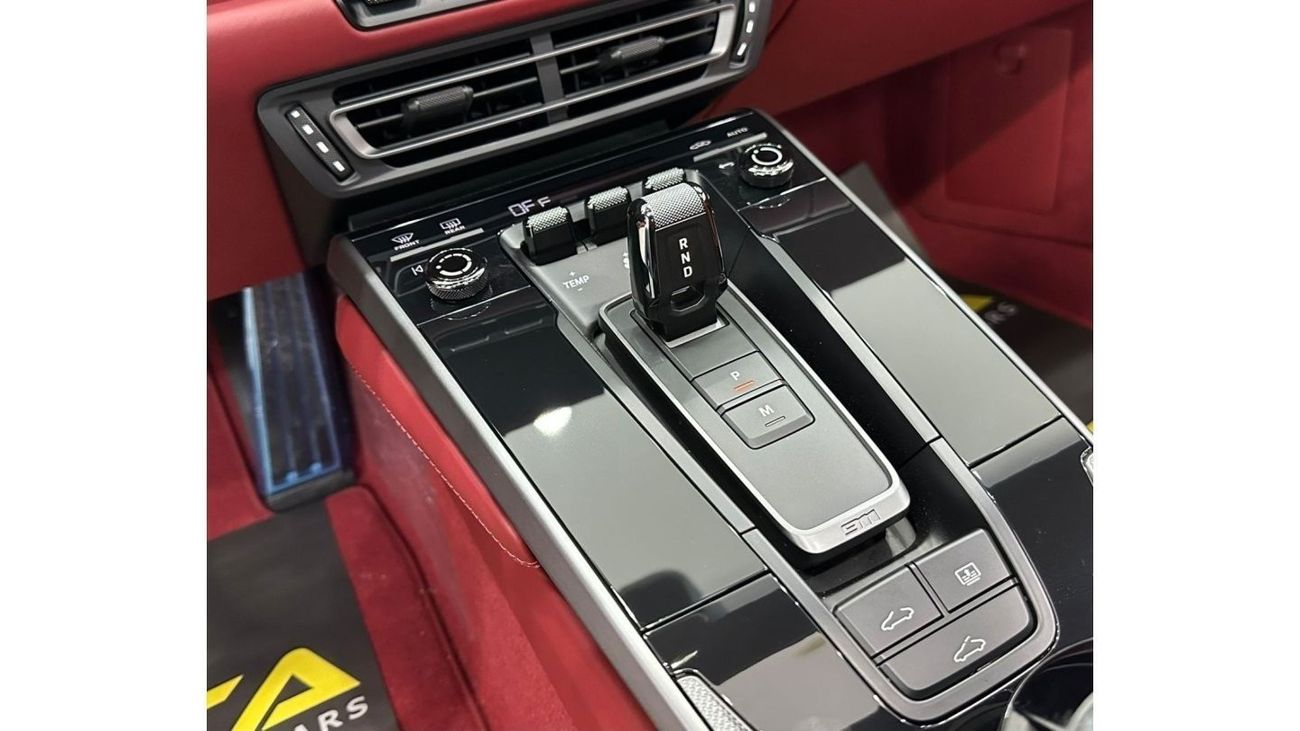 Porsche 911 *Brand New* 2024 Porsche 911/992 Carrera, April 2026 Porsche Warranty, Delivery Kms, GCC