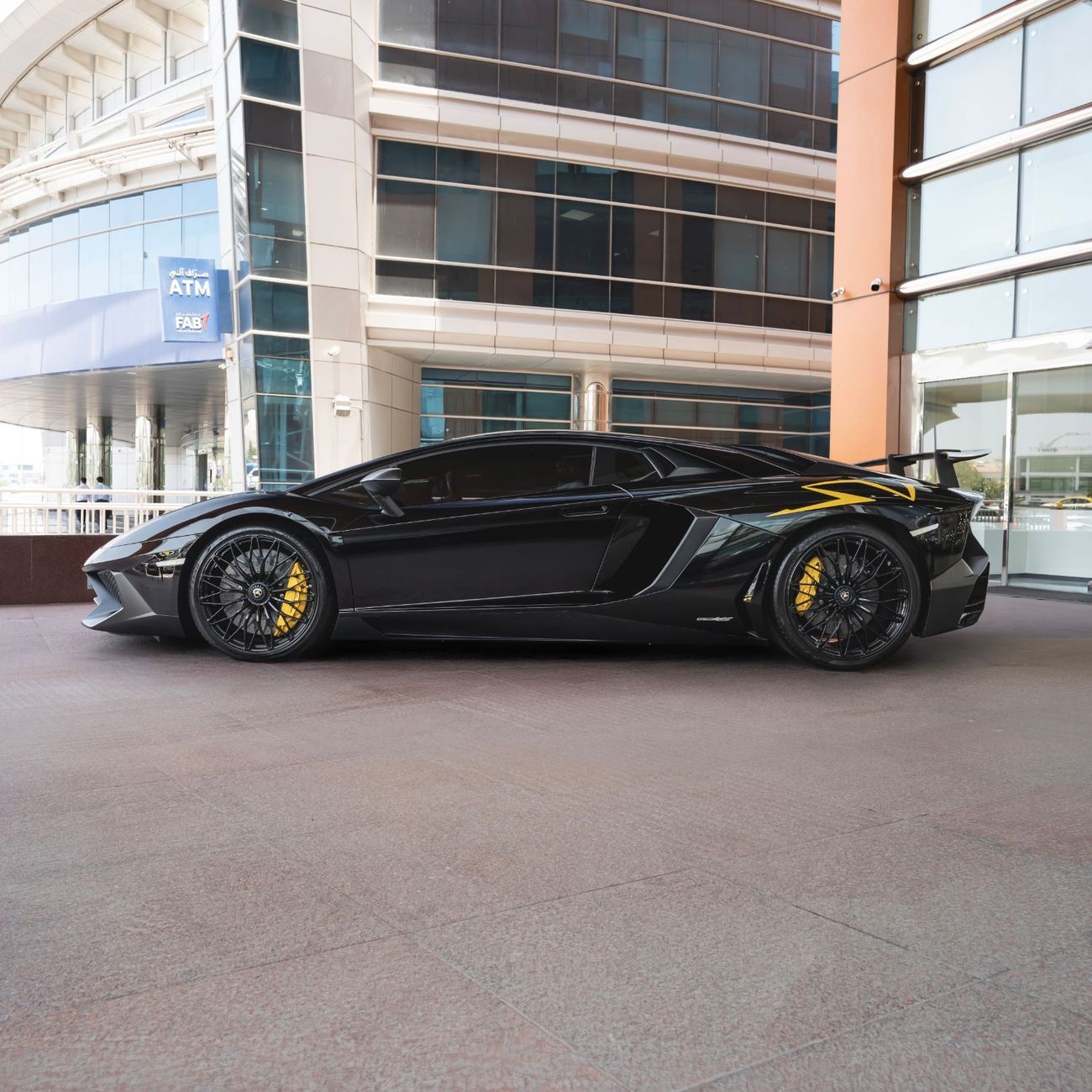 لامبورغيني أفينتادور 2017 LAMBORGHINI AVENTADOR SV GCC DONE ONLY 13,000KM