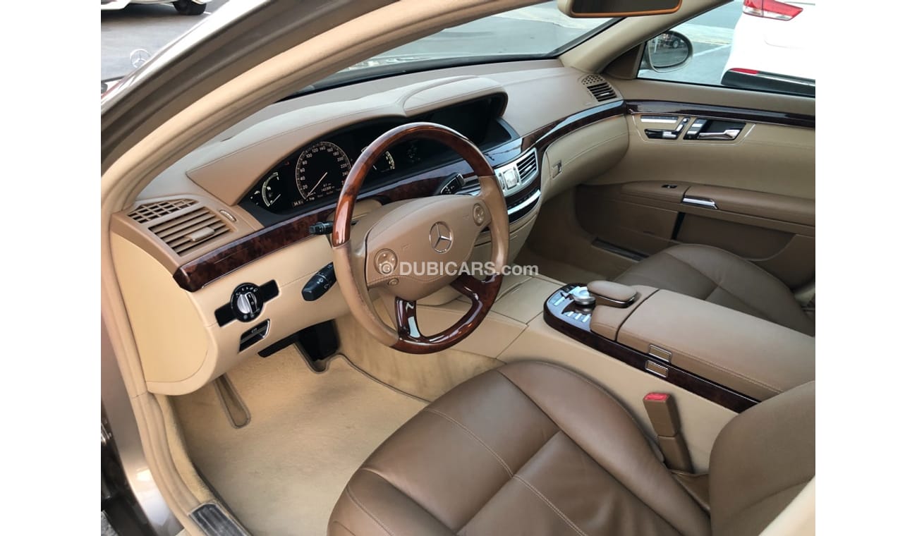 مرسيدس بنز S 350 موديل 2009 خليجي فل مواصفات بانوراما وتحكم كهربي كامل ونظام صوت ممتاز وكاميرا خلفيه وكراسي جلد ومثبت