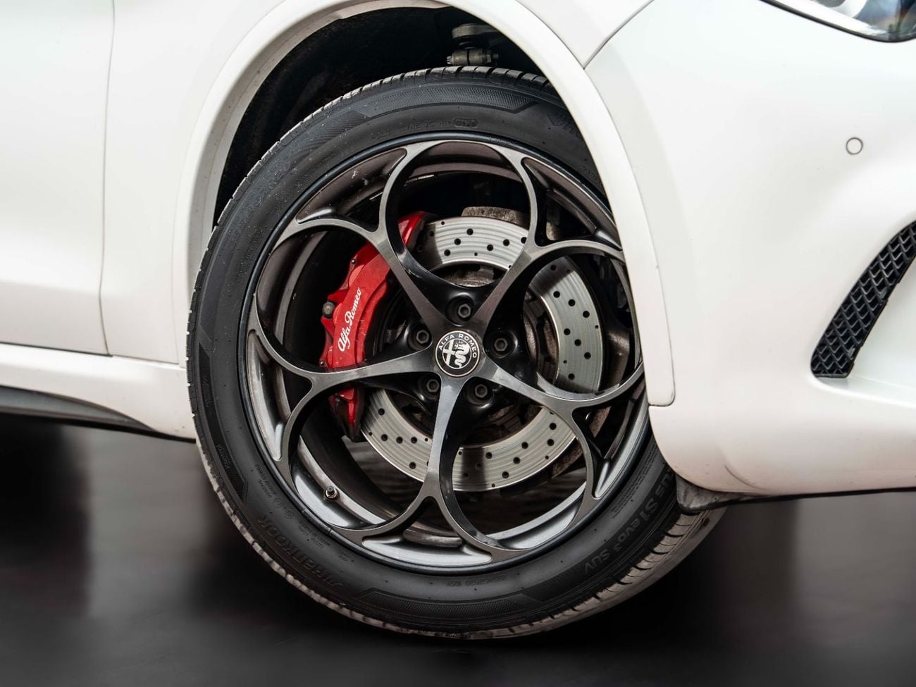 Alfa Romeo Stelvio Quadrifoglio 2.9L (503 HP)