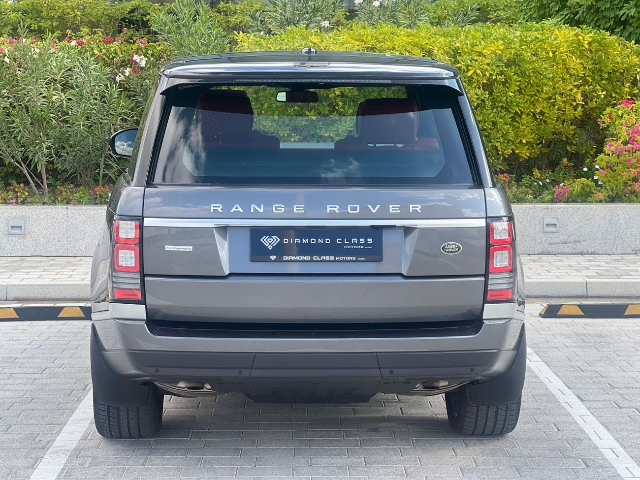 Land Rover Range Rover Range Rover Vogue Autobiography 5.0 L V8 Panoramic  Full option  GCC 2014 96,000 km  Full Service Hi