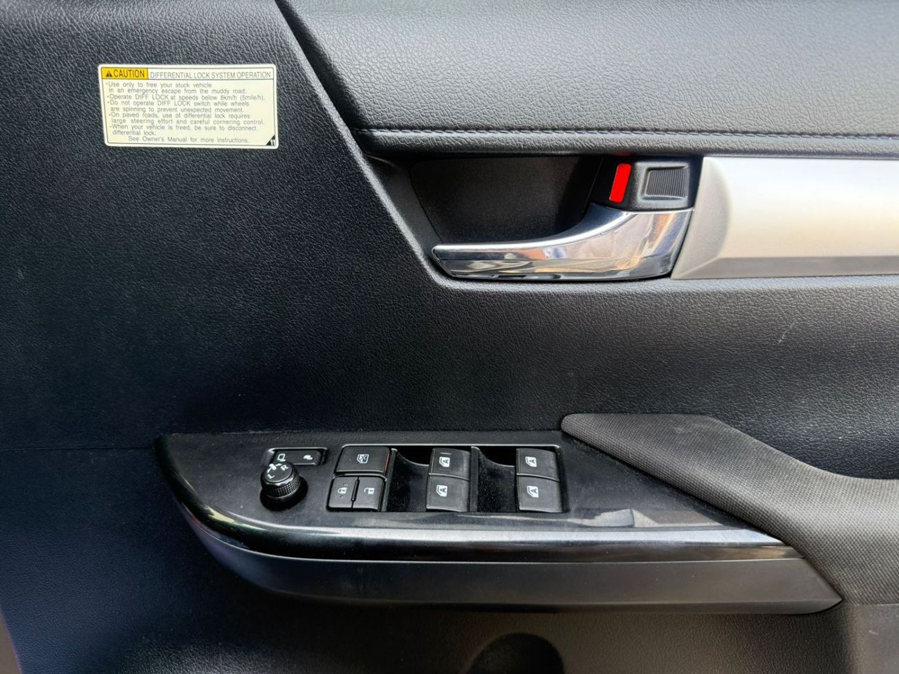 Toyota Hilux DOUBLE CABIN | MANUAL TRANSMISSION | RHD | 2.8L DIESEL ENGINE | PUSH START