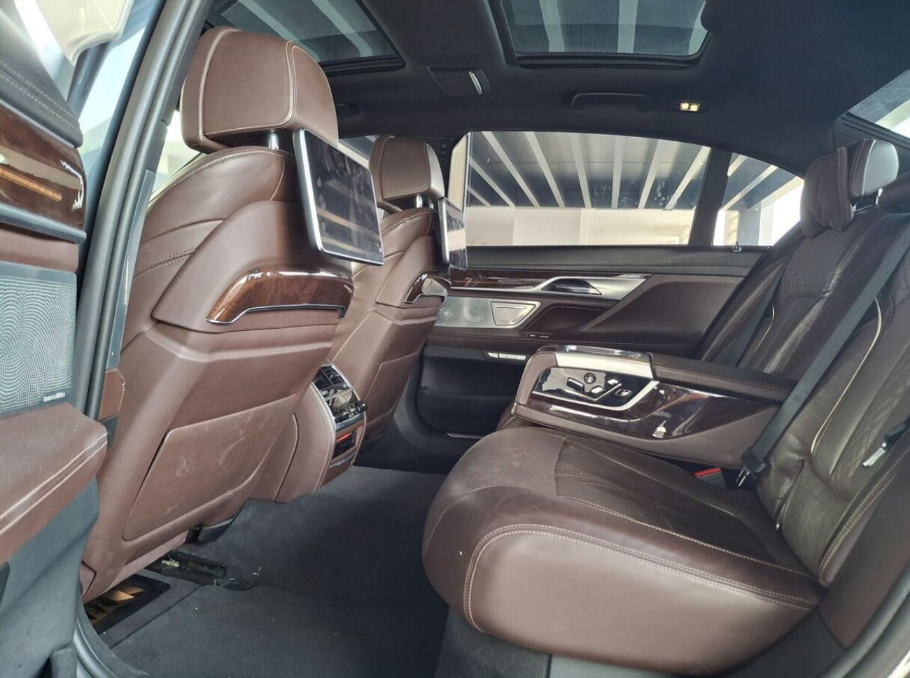 بي أم دبليو 750Li M Sport