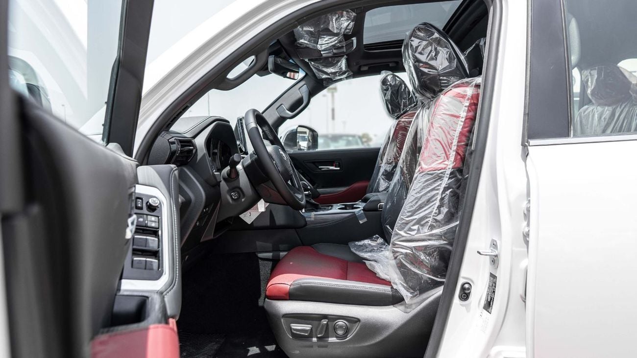 Toyota Land Cruiser 2025 Toyota Land Cruiser 300 VXR 3.5L AT Hybrid (White-Red)
