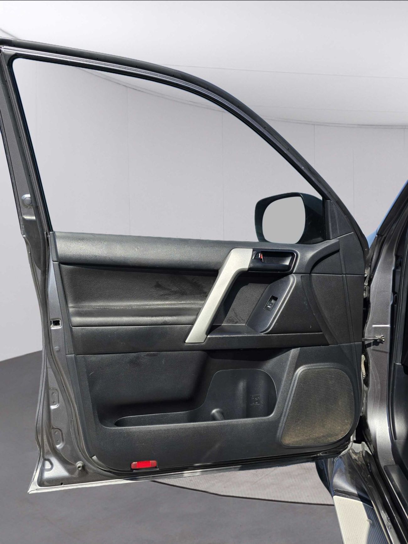 تويوتا برادو 4x4 Diesel Right Hand Drive (Export Only )