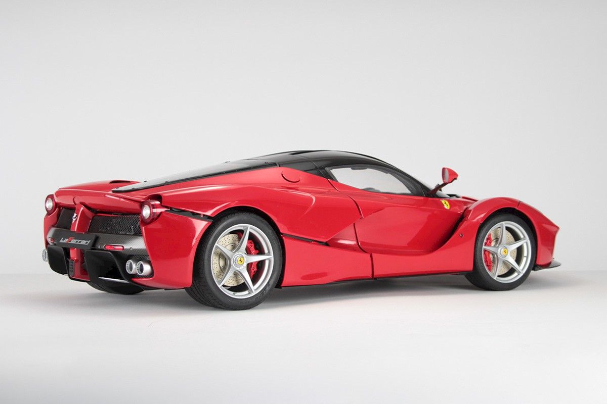 فيراري لافيراري exterior - Rear Left Angled