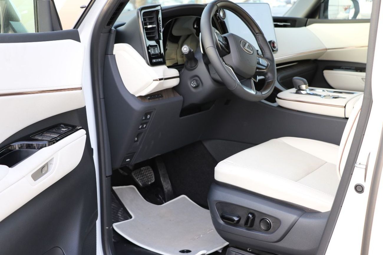 Lexus LM 350h 2024 Lexus LM350 Hybrid 7 seater