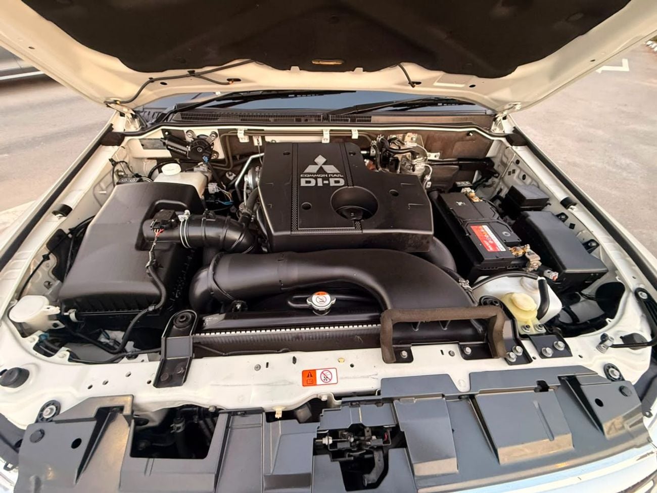 Mitsubishi Pajero 2018 | 3.2L DIESEL | AT | RHD | STEERING CONTROL SWITCHES | TRACTION CONTROL | CRUISE CONTROL