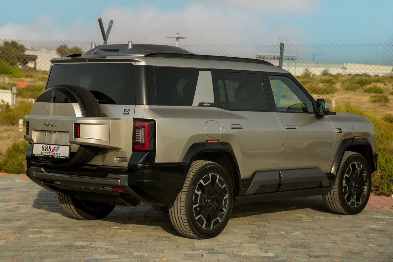 BYD Leopard 8 2025 BYD Leopard 8 with drone plug in Hybrid 2.0L 7 seater 0KM