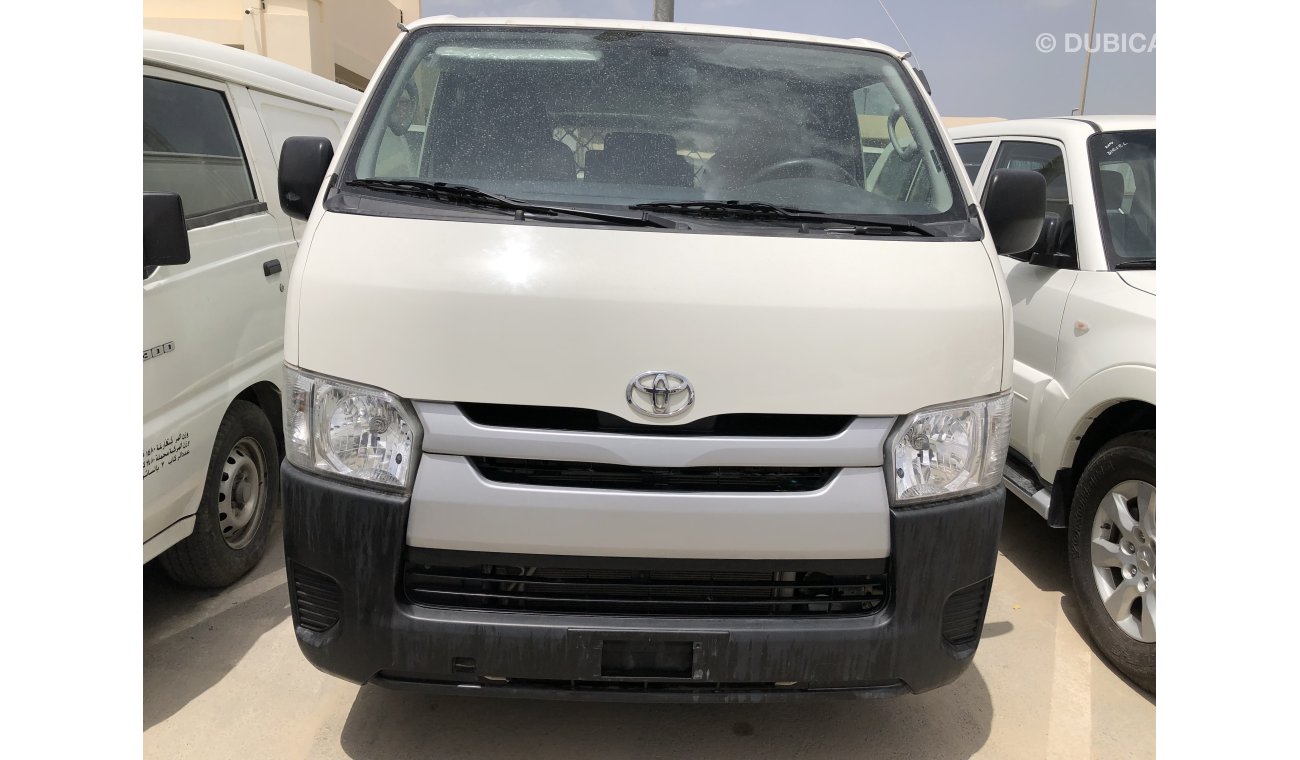 Toyota Hiace Toyota Hiace Std roof van,model:2015. low mileage