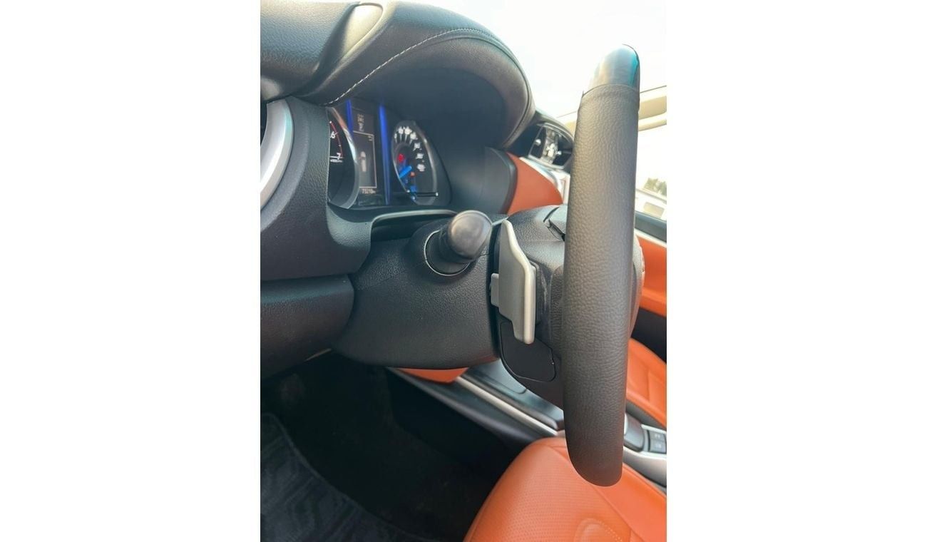 Toyota Fortuner 2017 TOYOTA FORTUNER GXR V6 4X4  FULL OPTION - PUSH START - LEATHER SEATS - REAR CAM - STEERING GEAR