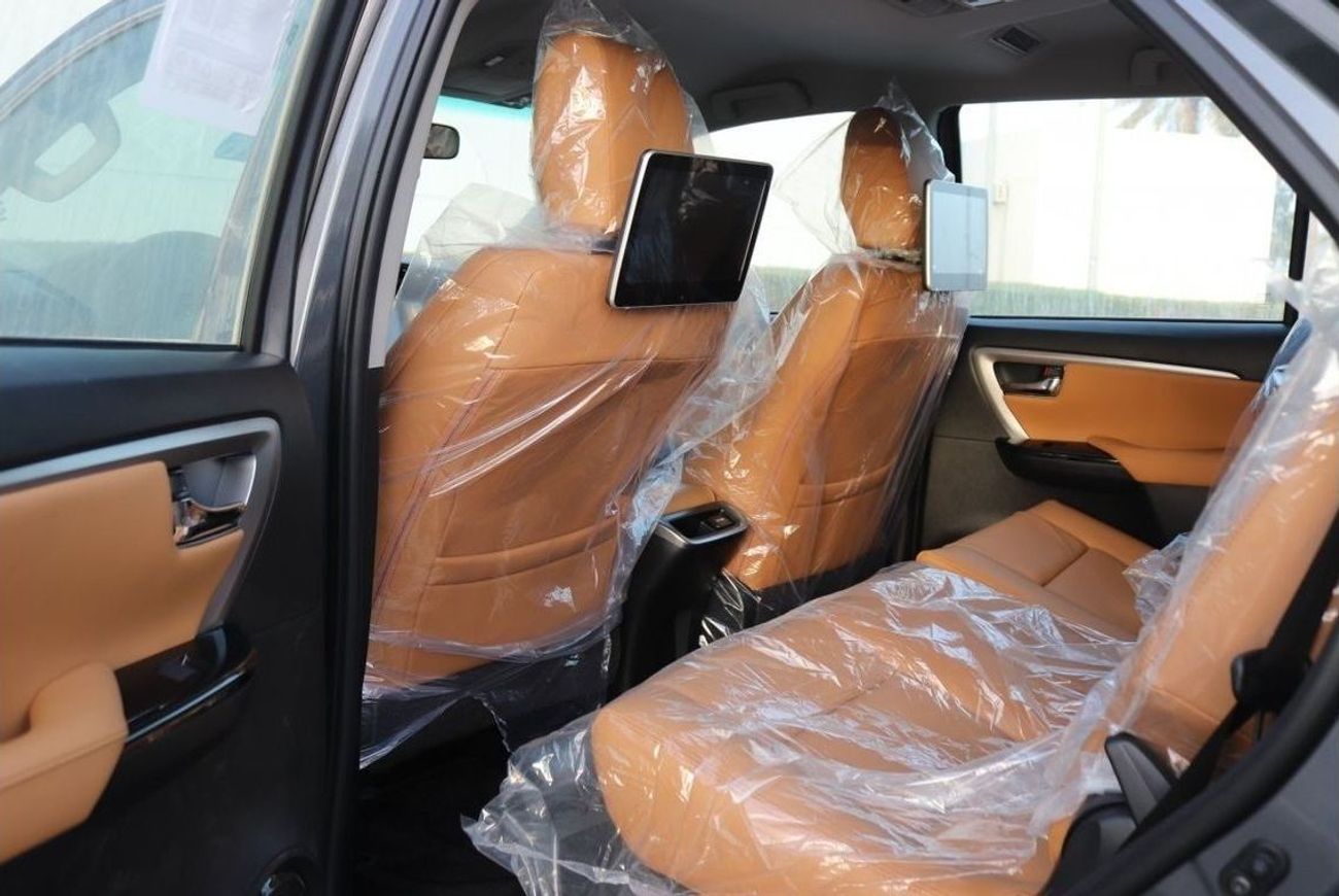 Toyota Fortuner 2.4L, LEATHER SEAT,HEAD REST SCREEN, MODEL 2023, DIESEL,FULL OPTION