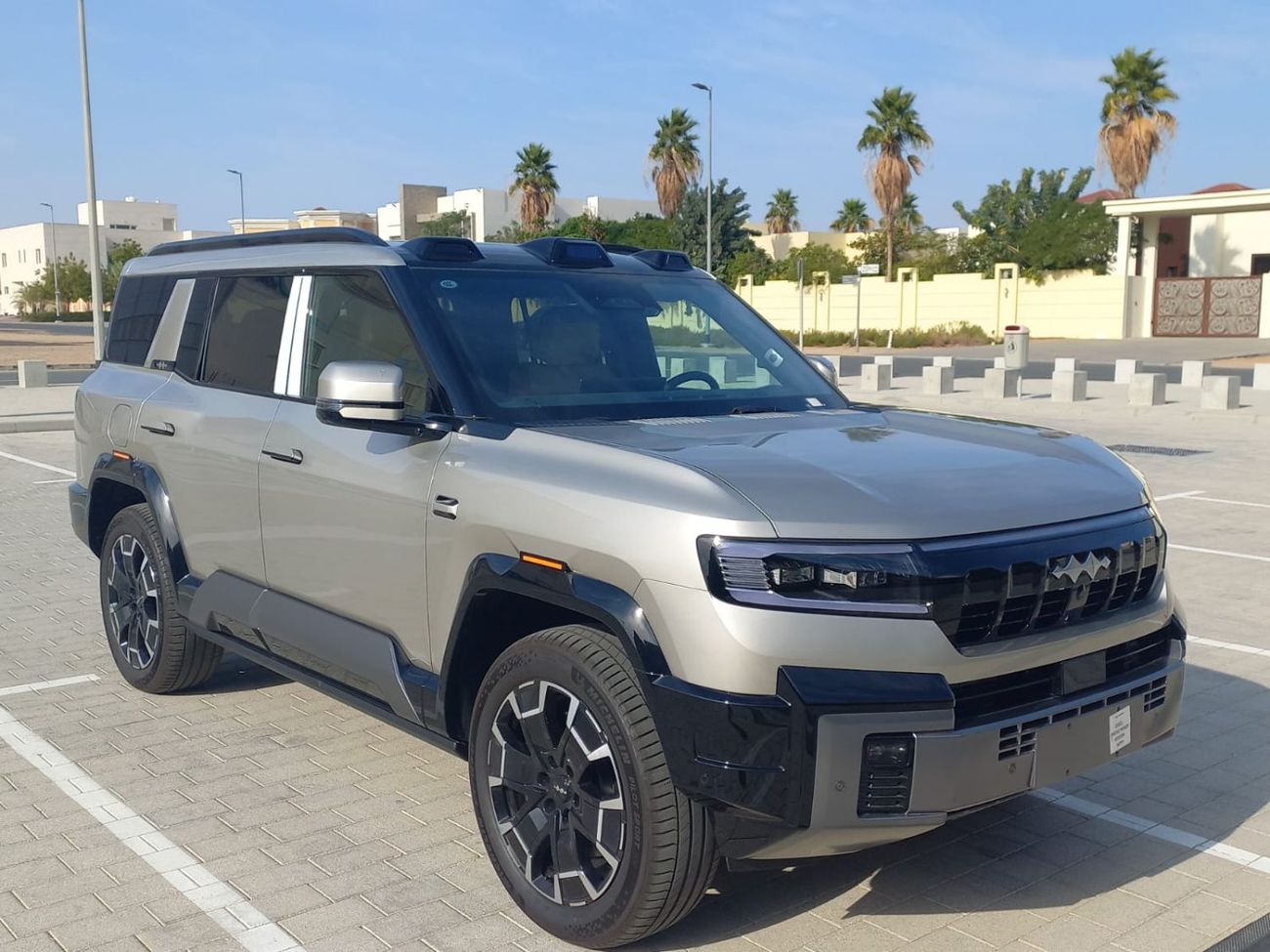 BYD Leopard 8 Smart and Brave Flagship Edition (6 Seats)