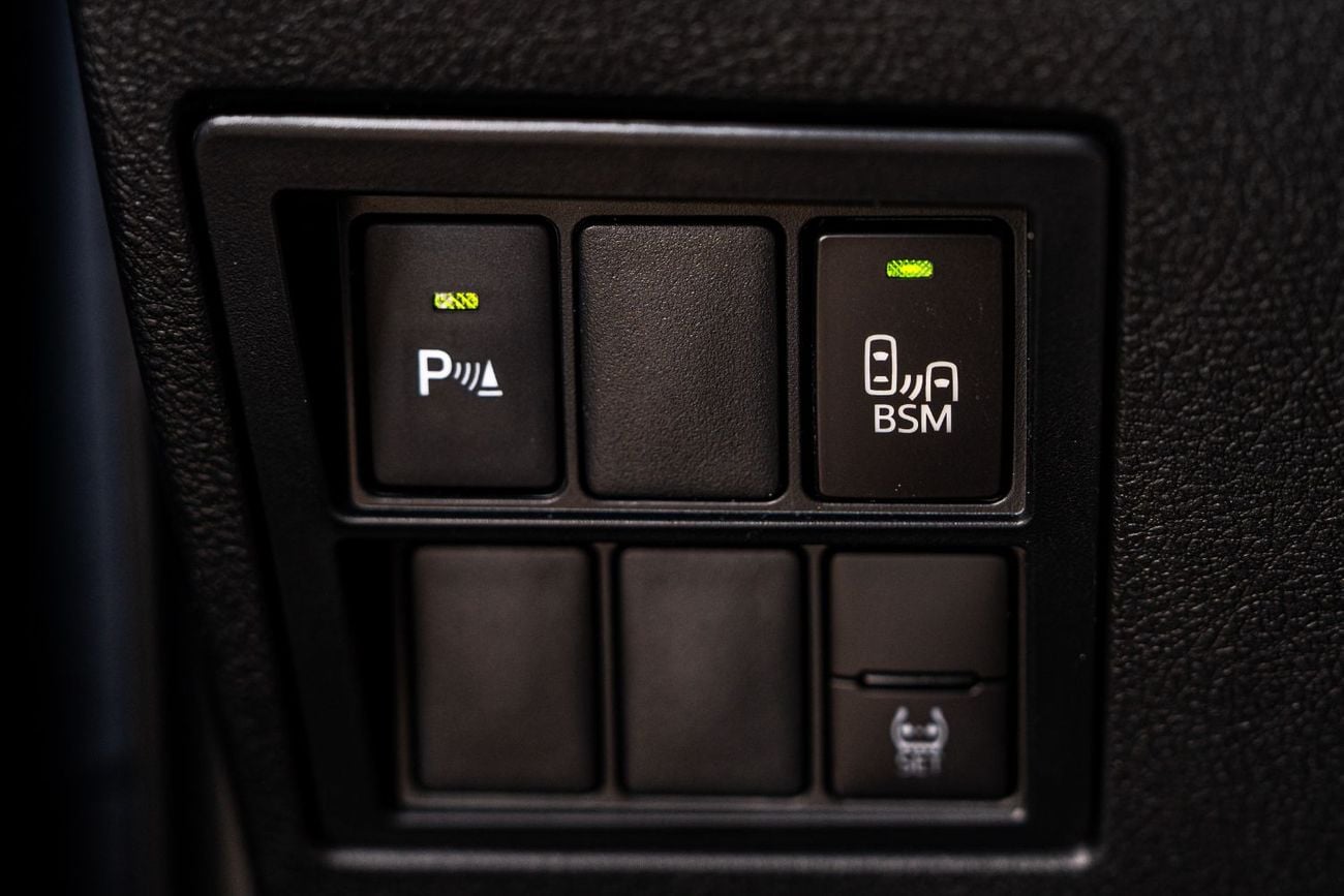 تويوتا هيلوكس Toyota Hilux  4.0-l 4WD pickup  2026 4-door cabin, automatic,