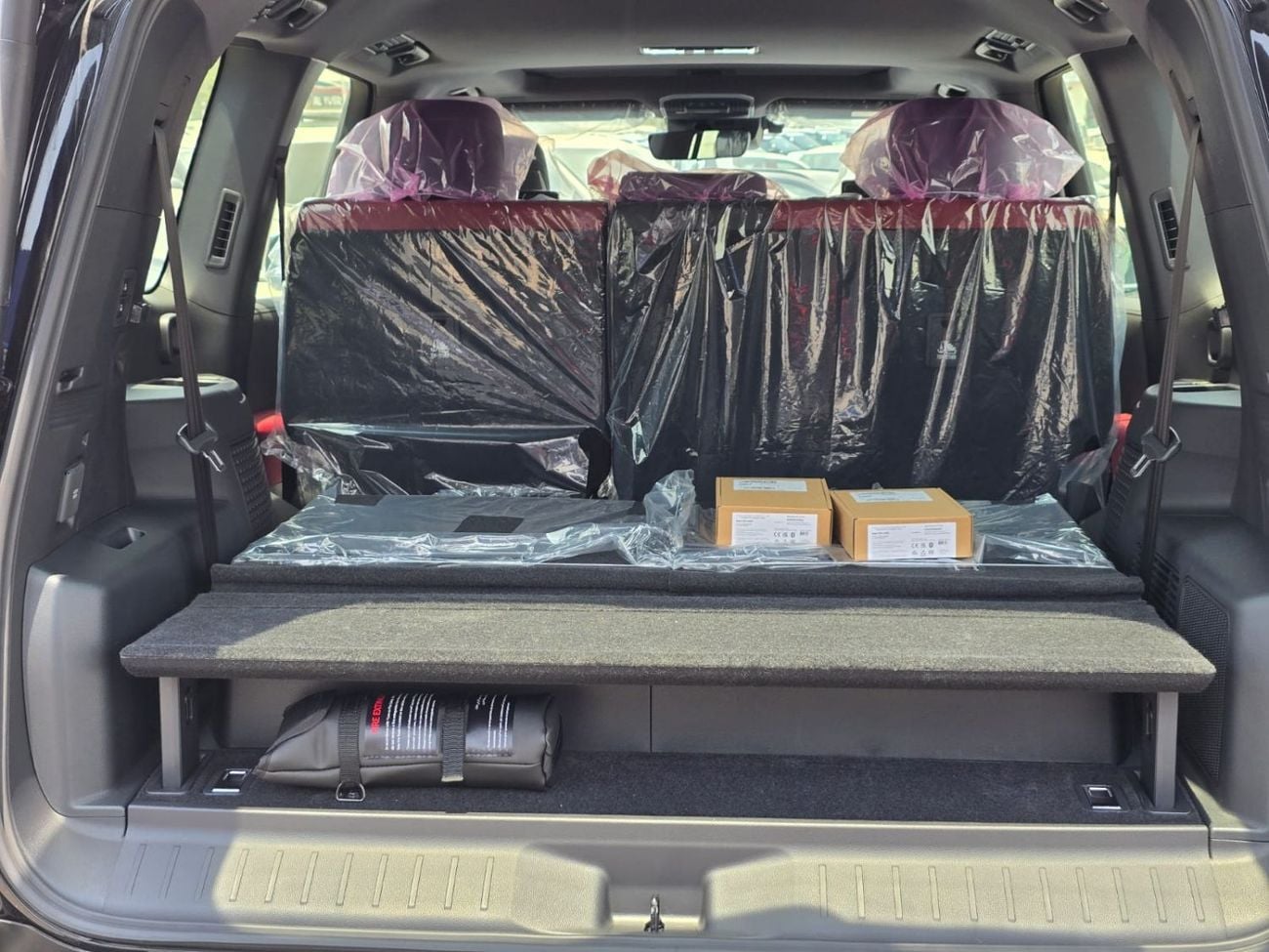 تويوتا لاند كروزر 3.5L HYBRID VXR 7 Seater Full Option