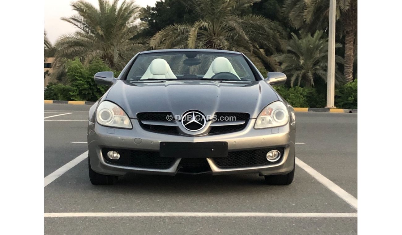 Mercedes-Benz SLK 200 Model 2009 GCC car prefect condition inside and outside full option