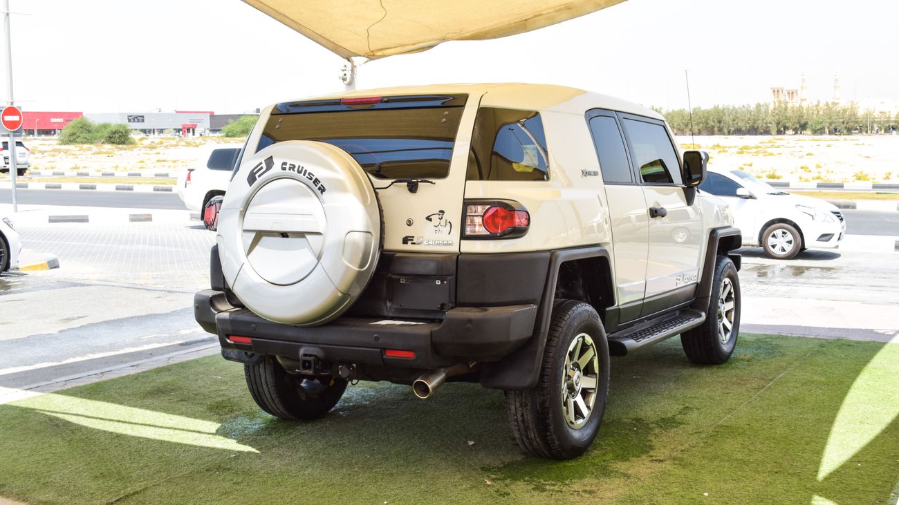 Used Toyota FJ Cruiser With XTreme body kit 2013 for sale in Sharjah
