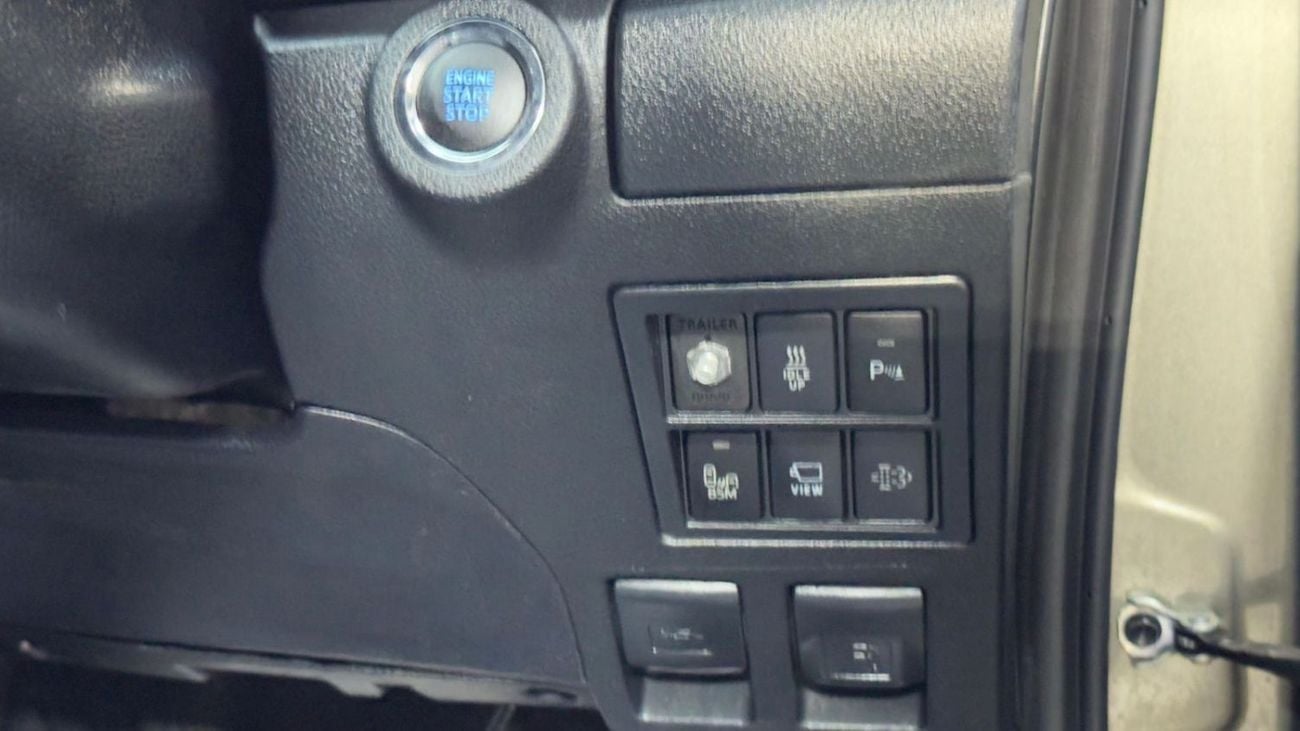 Toyota Hilux DIESEL HILUX ROGUE ,2.8L ,RIGHT HAND HAND DRIVE ,AUTO TRANSMISSION