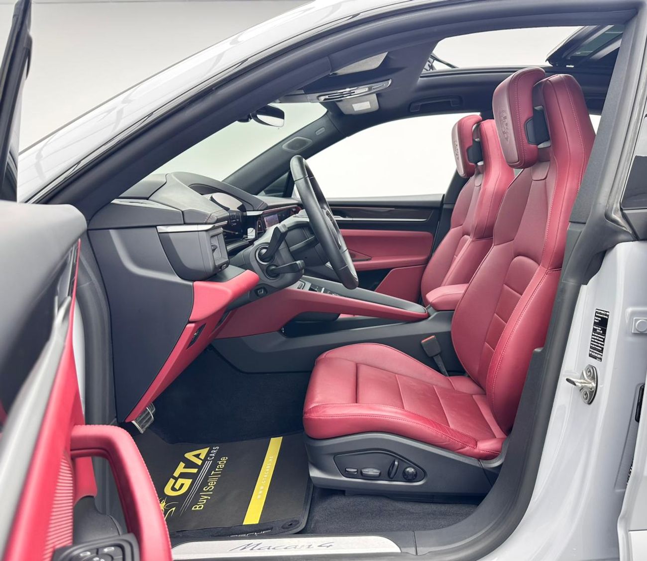 بورش ماكان 2024 Porsche Macan 4 EV, 06/2028 Porsche Warranty, Porsche Full Service History, GCC