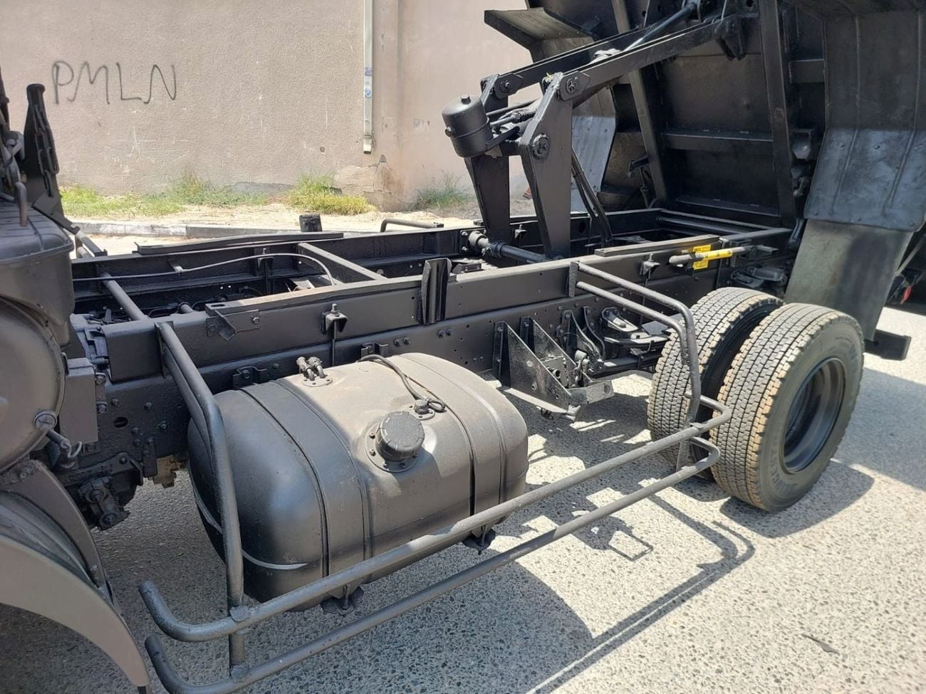 ميتسوبيشي فايتر MITSUBISHI FIGHTER DUMPER TRUCK RHD 2003 MODEL 8.2 L DIESEL MANUAL(PM60964)