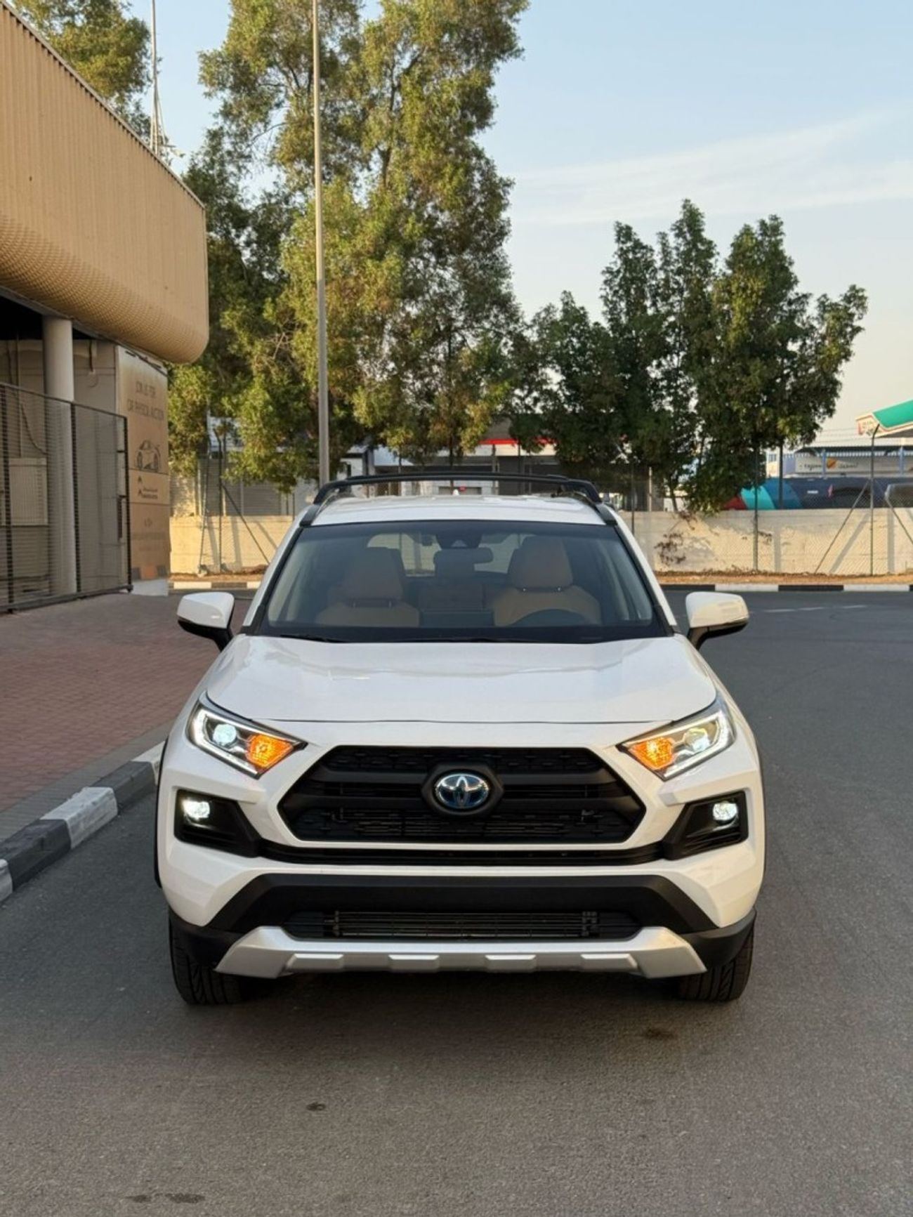 Toyota RAV4 LE 2.5L (219 HP) TOYOTA RAV4 LE HYBRID | 2.5L | PREMIUM