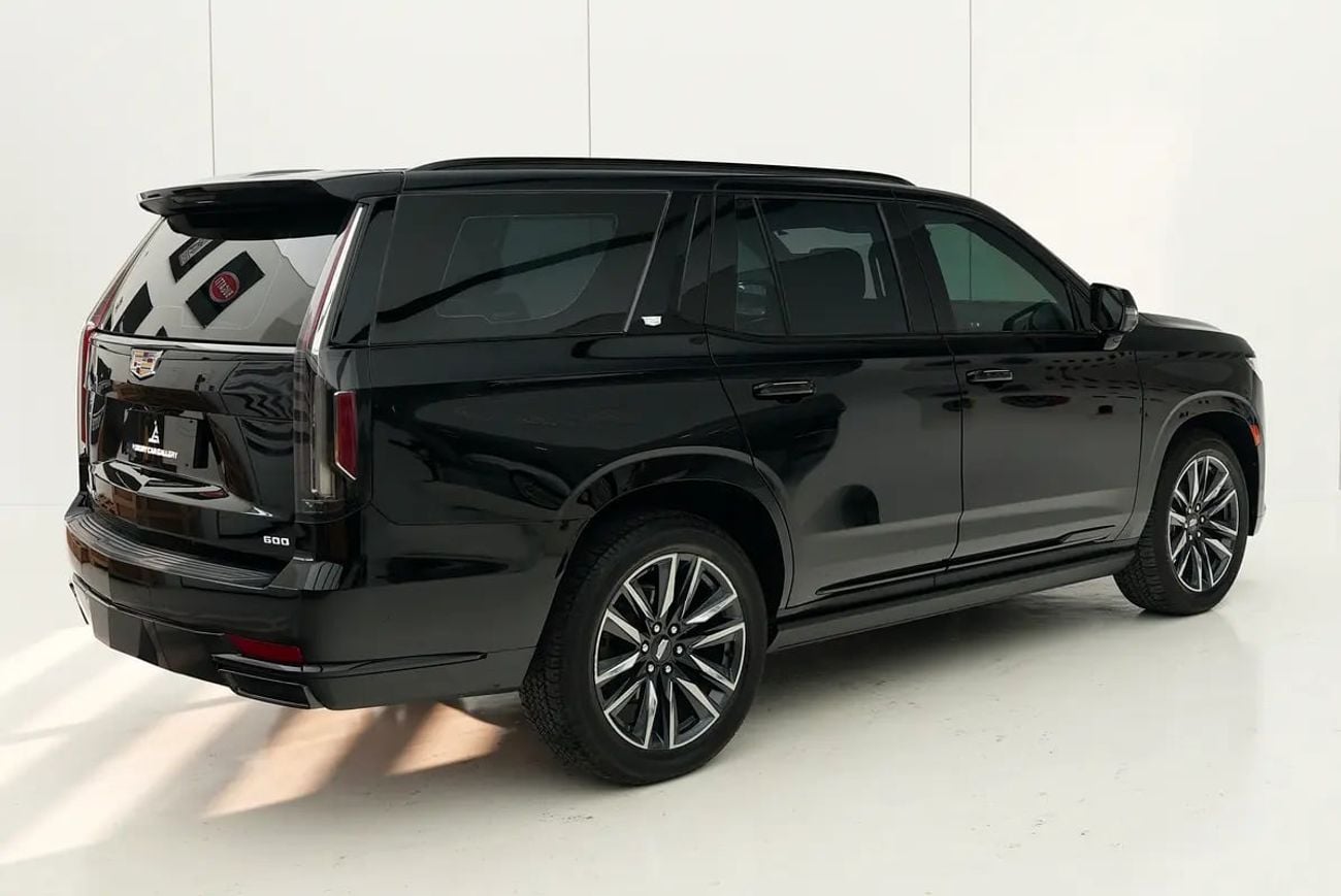 كاديلاك إسكالاد 600 بلاك إديشن GCC SPECS | BLACK EDITION | 6.2L V8 | 7 SEATS