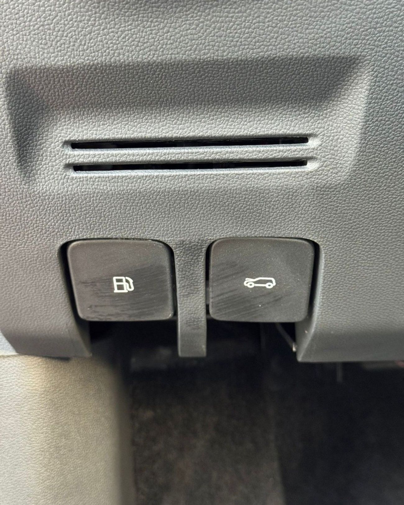 MG ZS MG ZS 1.5L (LUXURY) - 2025 MODEL RED COLOR