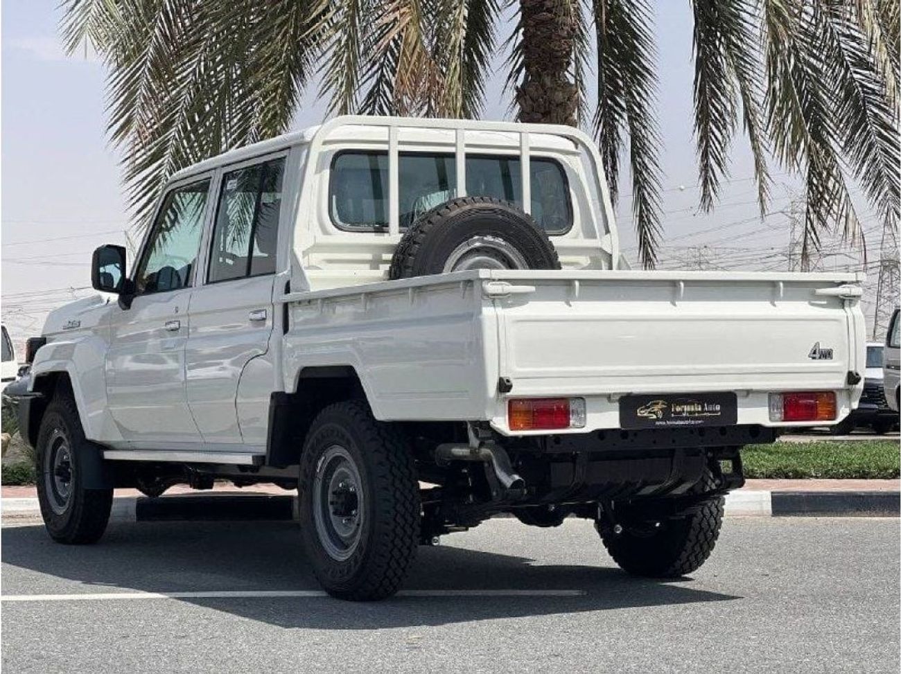 تويوتا لاند كروزر بيك آب LC79، محرك 4.2 لتر V6 ديزل، ناقل حركة يدوي // 2025 // خيار قياسي مع نوافذ كهربائية // عرض خاص // من 
