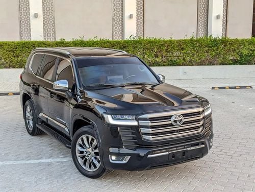 Toyota Land Cruiser GXR FACELIFTED WITH INTERIOR AND EXTERIOR GCC V6 IN EXCELLENT CONDITION