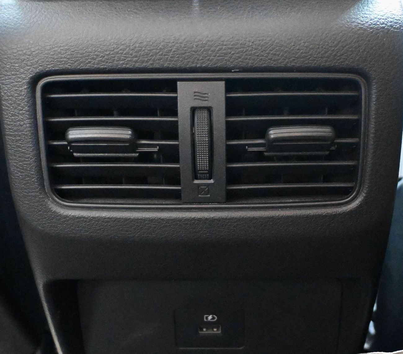 نيسان إكس تريل S 2.5L (169 HP) FWD (5 Seater)