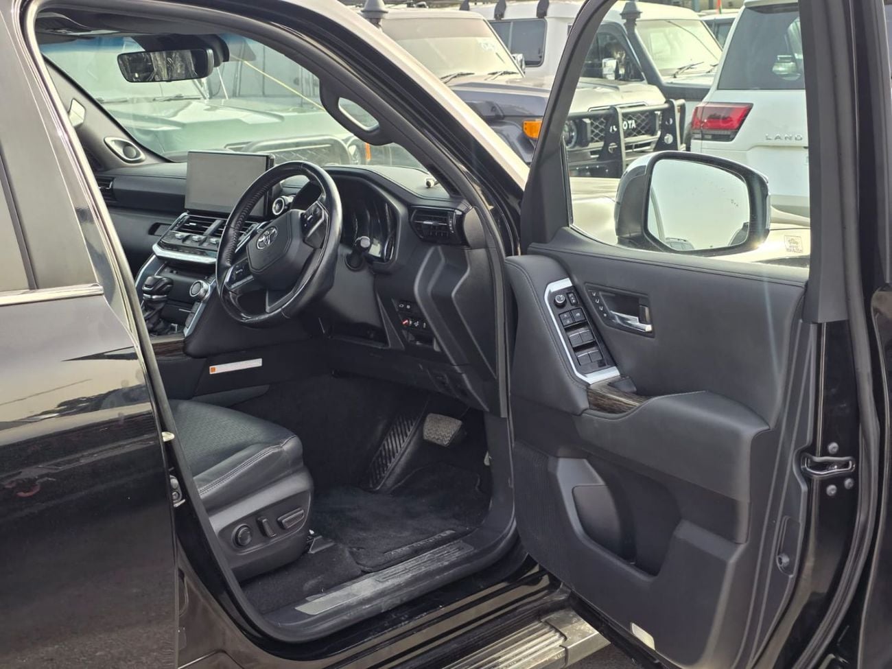 Toyota Land Cruiser L C 300 ,SAHARA ,DIESEL 3,3 LITER ,RIGHT HAND DRIVE