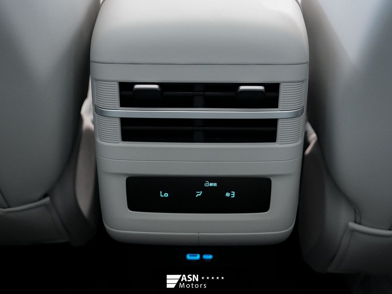 بي واي دي ليوبارد تيتانيوم 7 Ultra Edition 1.5 Plug-In Hybrid 190KM 4WD 2025 White Interior (Export Price)