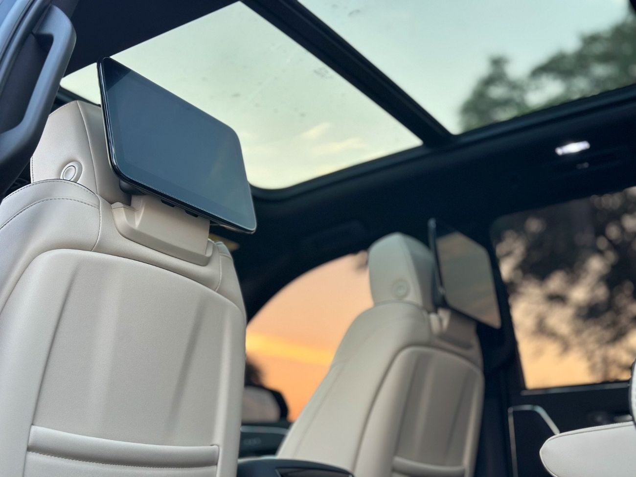 Cadillac Escalade Sport Platinum 6.2L 4WD 2023 Cadillac Escalade Sport Platinum | Law Mileage (29,000 Km) | Gcc Specs