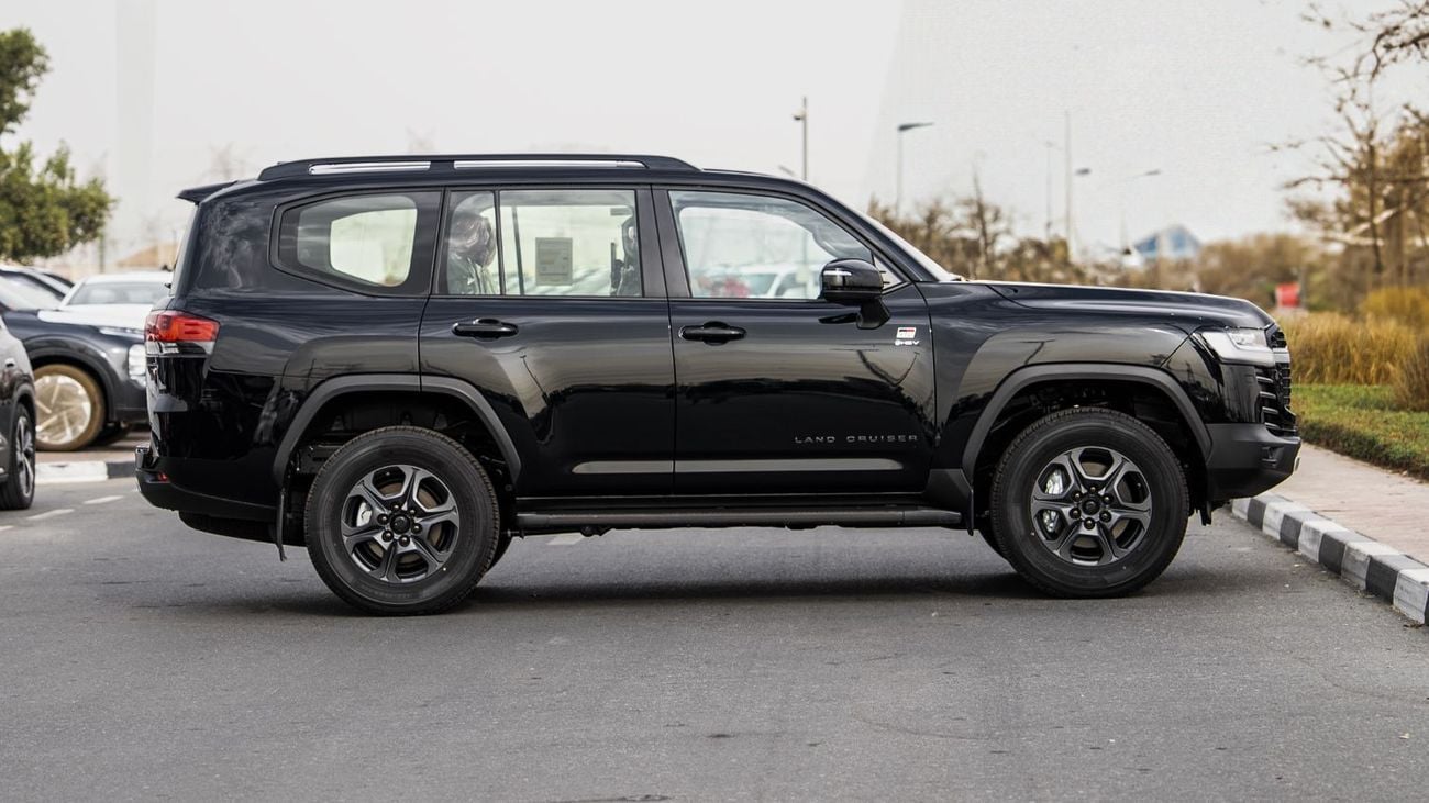 تويوتا لاند كروزر GRS 3.5L - Attitude Black Inside Maroon | Export Only