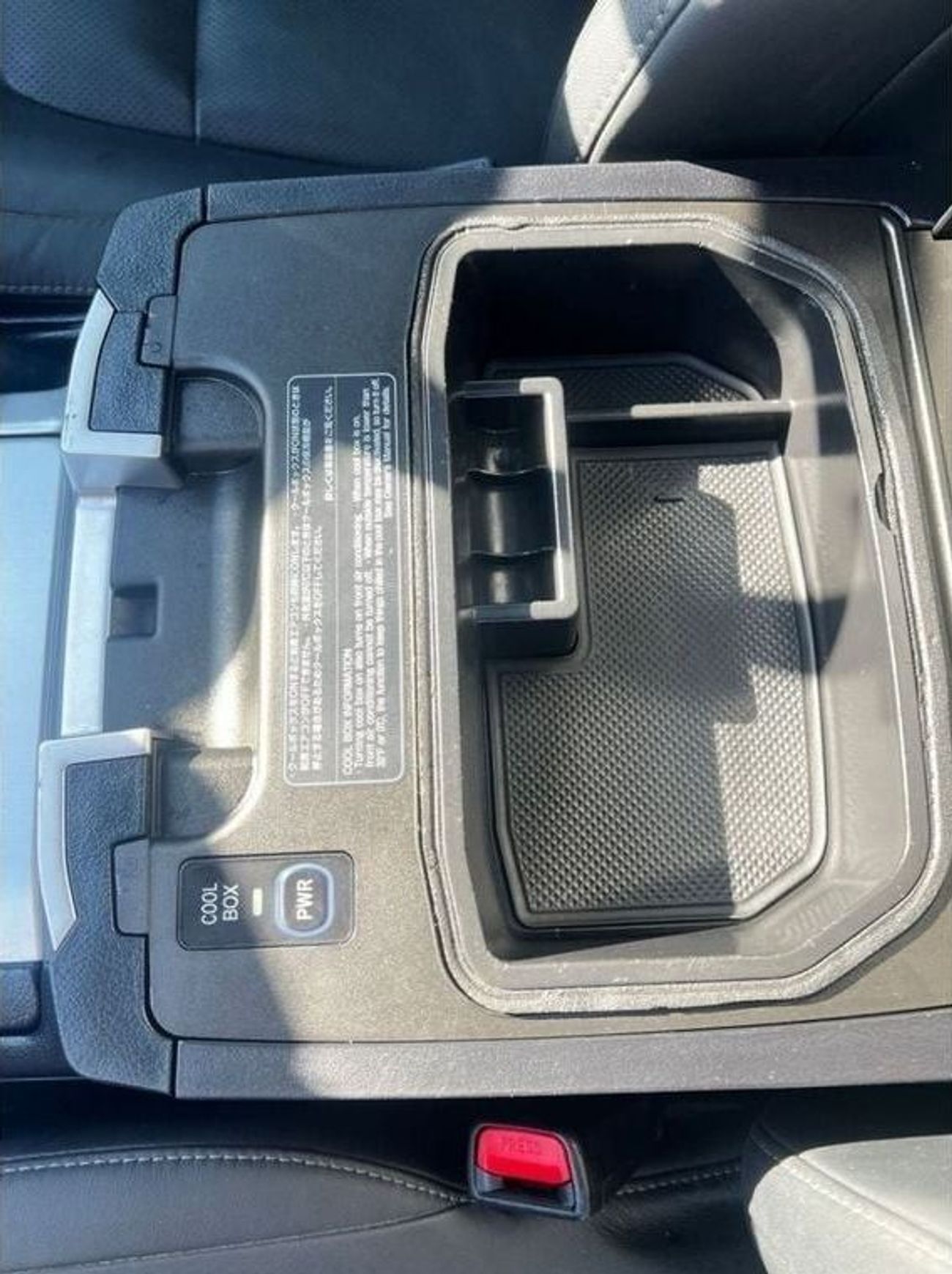 تويوتا لاند كروزر Diesel 4.5 Liter Right Hand Drive SAHARA Sunroof Cool Box Leather Power Seats