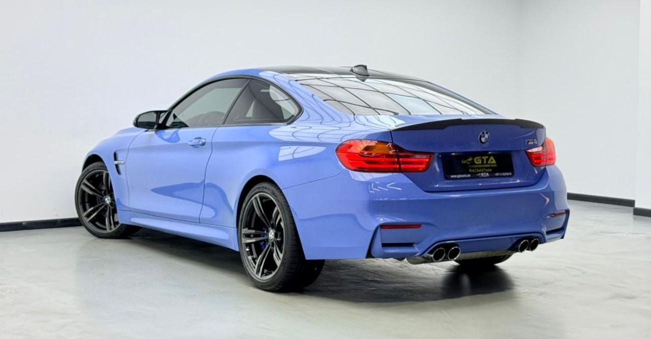 BMW M4 STD 2017 BMW M4 Coupe, Service History, Carbon Fiber Package, Fully Loaded, Excellent Condition, GCC