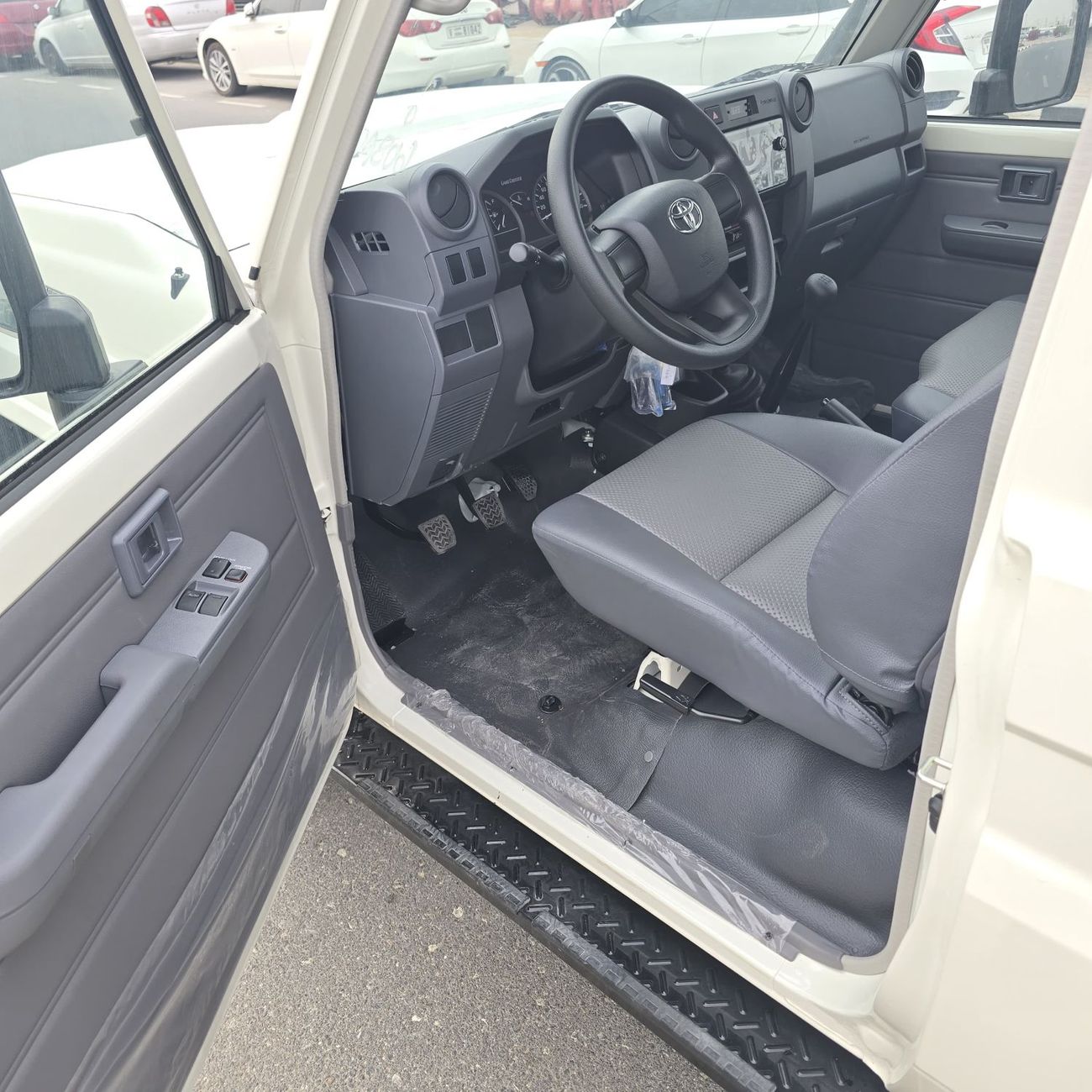 Toyota Land Cruiser 2025 Toyota Land Cruiser LC78 4.2L V6 Diesel MT 13 Seater