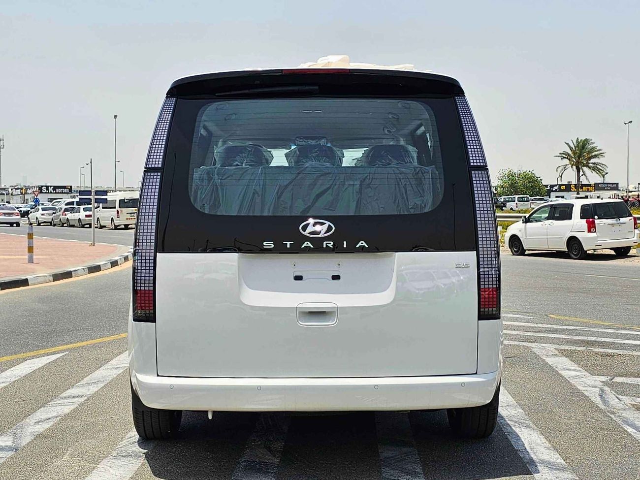 هيونداي ستاريا 3.5L V6  PETROL A/T / PUSH START / COMFORT 11 SEATER (CODE # 67981)