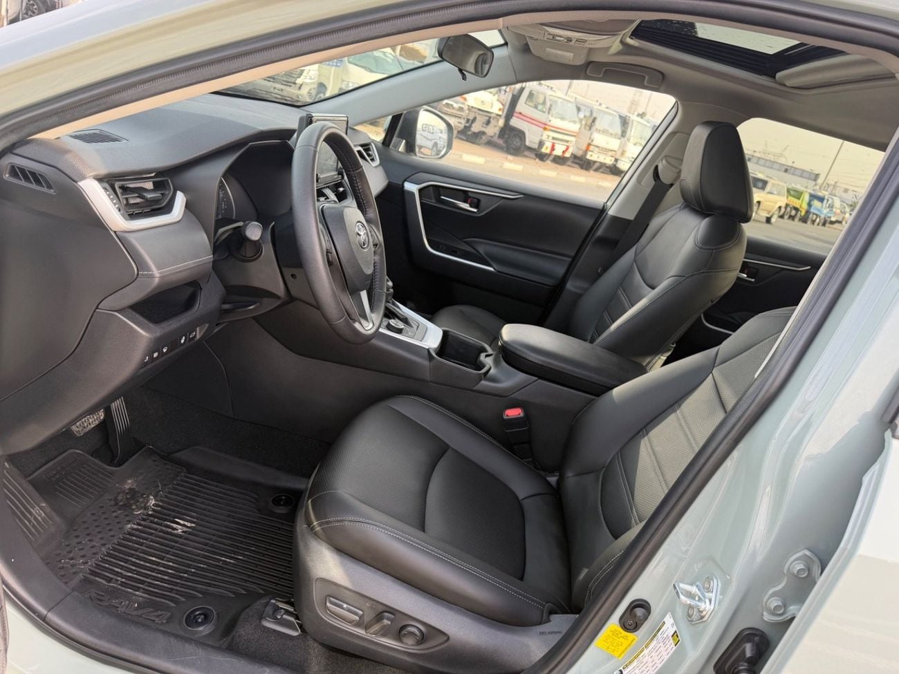 Toyota RAV4 VXR HEV 2.5L (219 HP) AWD 2022 Toyota RAV4 XLE hybrid 2.5L (219 HP) AWD