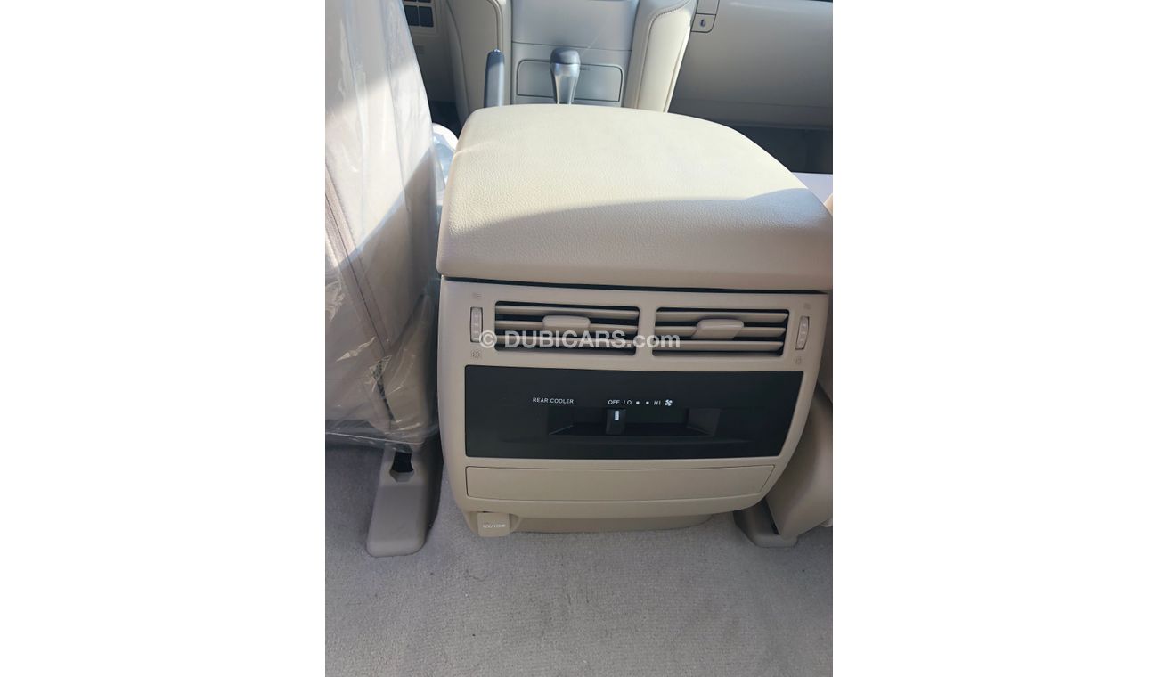 Toyota Land Cruiser GXR V8